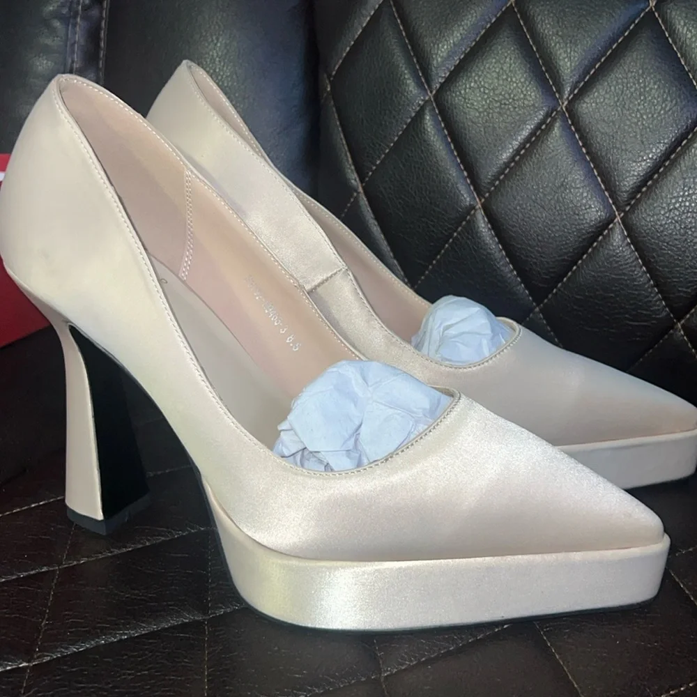Stefaniya Nina Shoes | Nwot Stefaniya Nina Satin Pumps Size 8.5 | Color: Cream - Picture 6 of 7